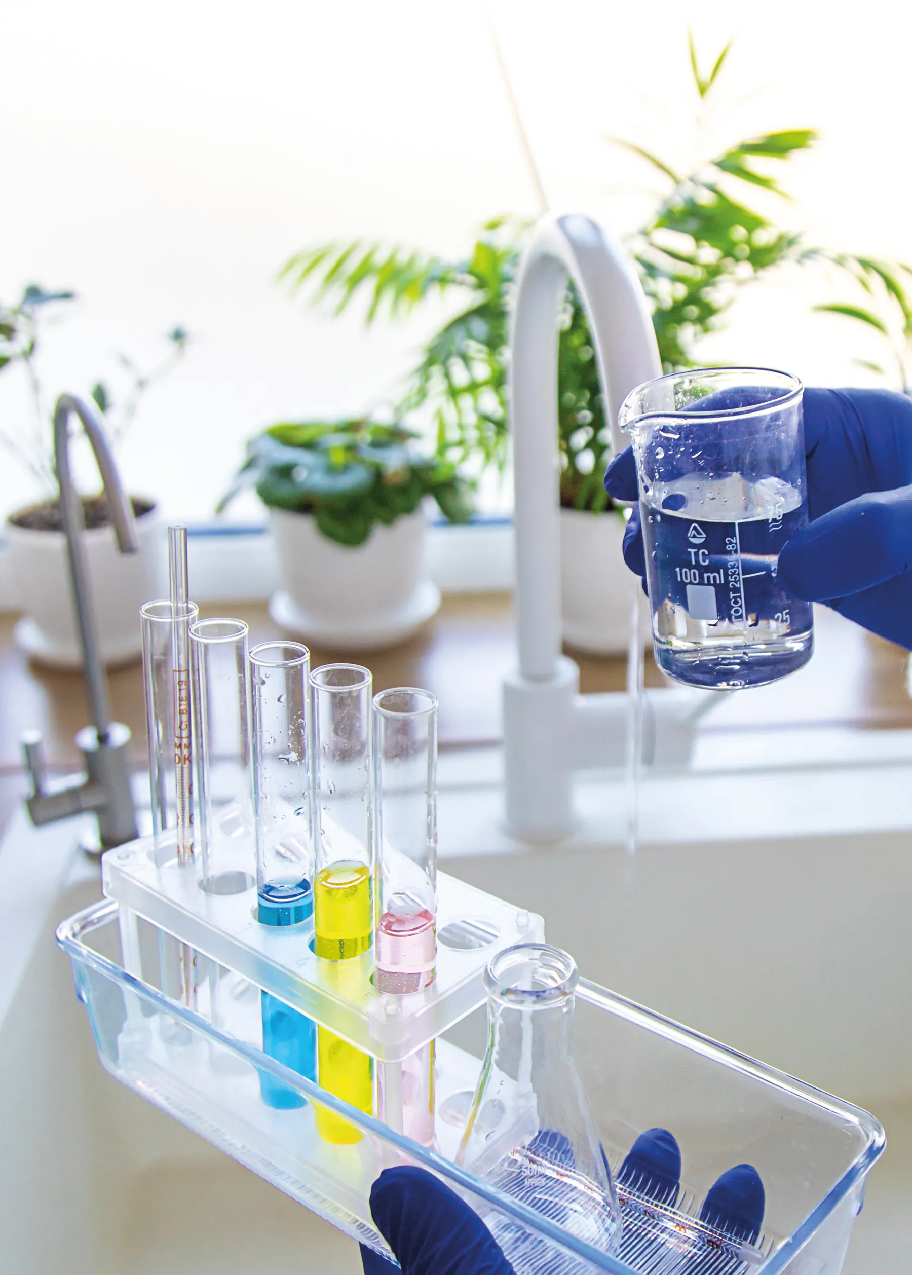 Analisi di laboratorio su campioni d'acqua